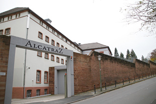 ALCATRAZ Hotel am Japan. Garten Impression